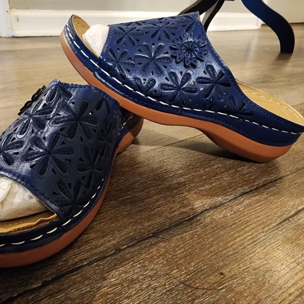 Size 7 - Beautiful Sandals Never Worn